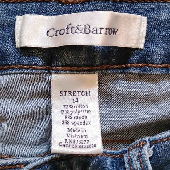 Croft & Barrow Size 14 Stretch blue jean shorts - Picture 3 of 3